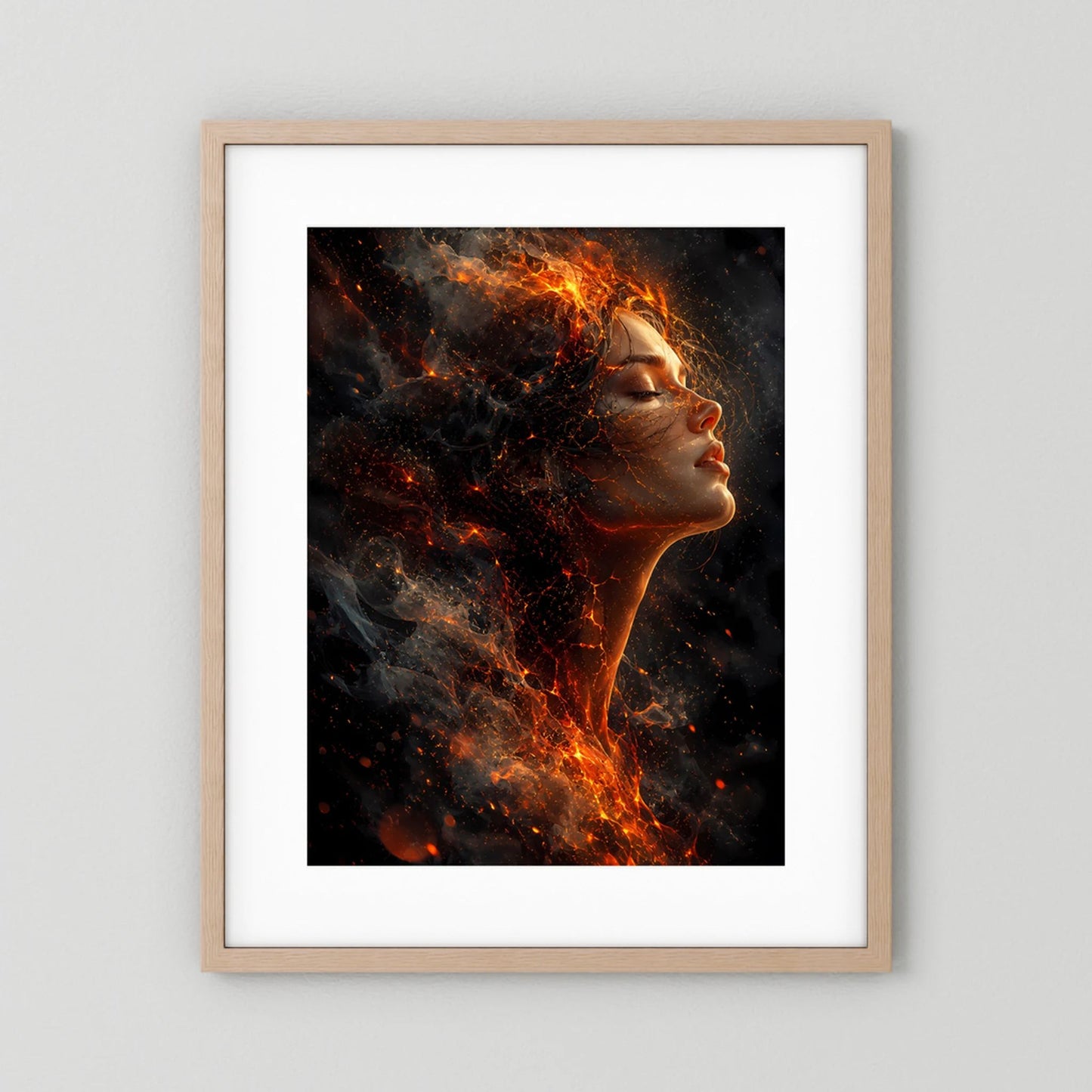 Poster Hochformat mit Frauenporträt in Flammen und Glut, hellerer Holzrahmen