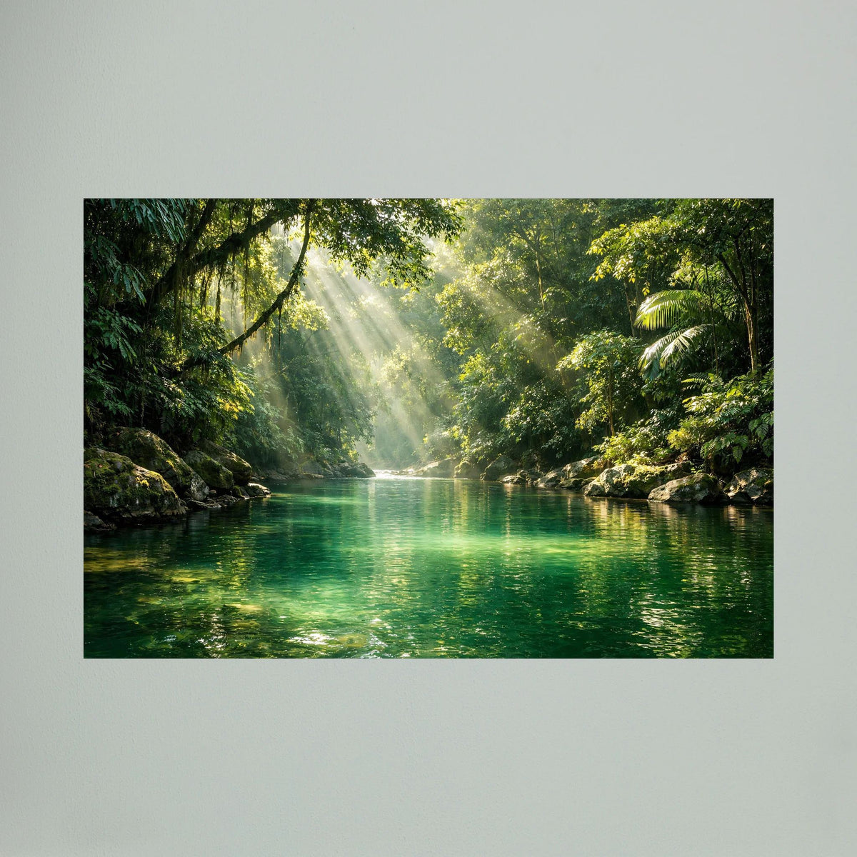 Querformat-Poster mit tropischem Fluss zwischen dichtem Grün und grünem Wasser