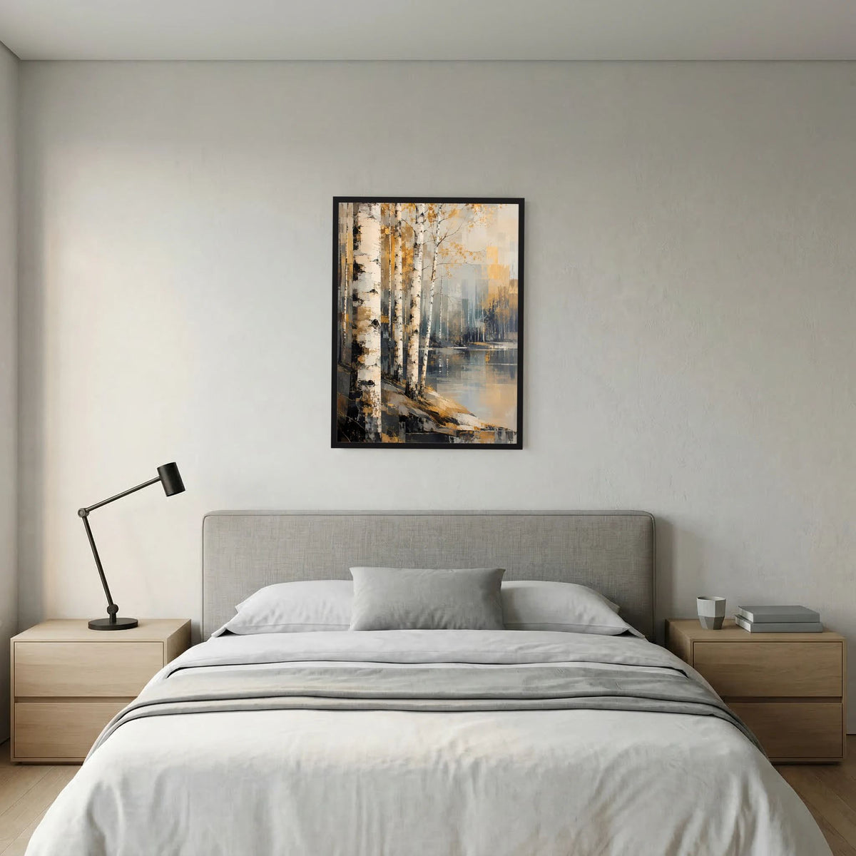Wandposter mit abstrakter Birkenwaldszene und Wasser, goldene Akzente, schwarzer Rahmen