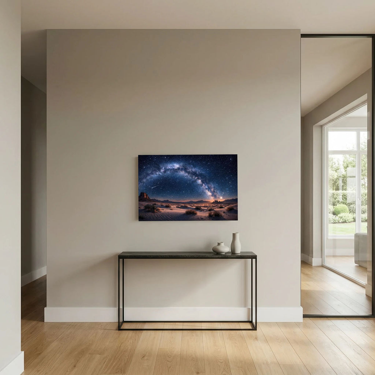 Wandbild: Sternenhimmel über Wüstendünen mit Milchstraße, Querformat.