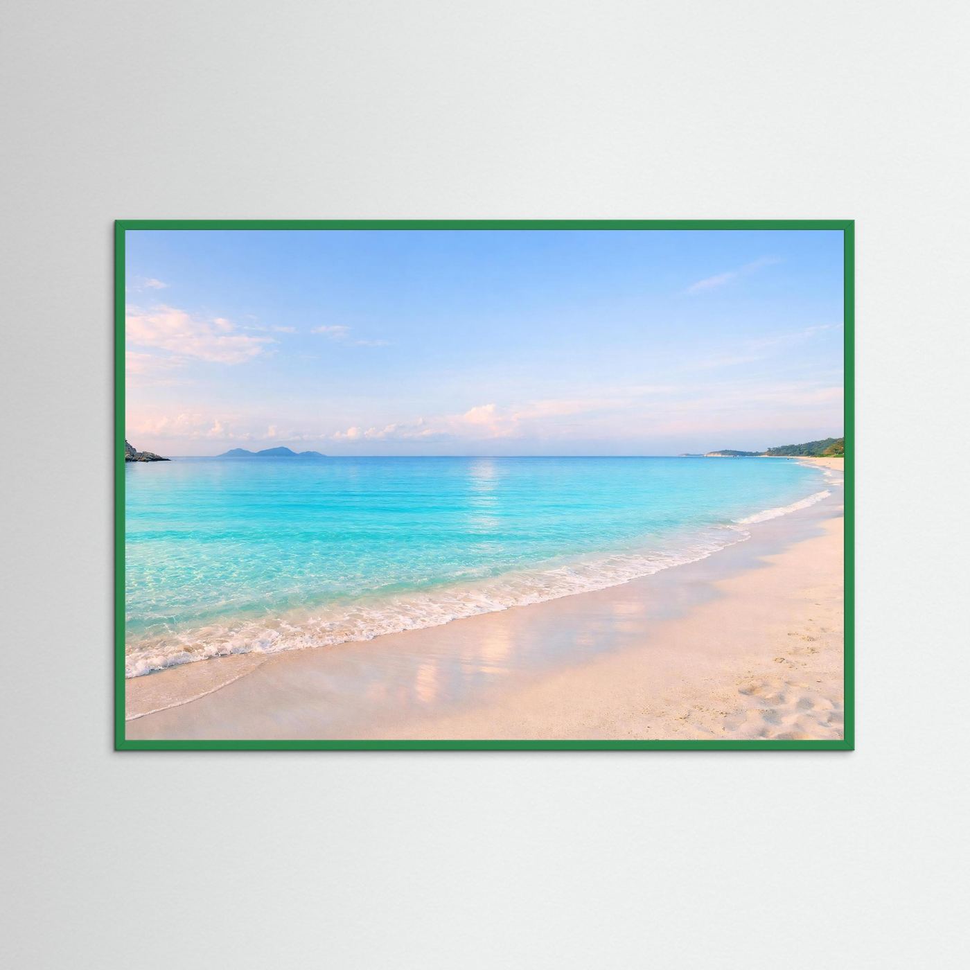 Wandbild: türkisfarbenes Meer und Sandstrand, grüner Rahmen