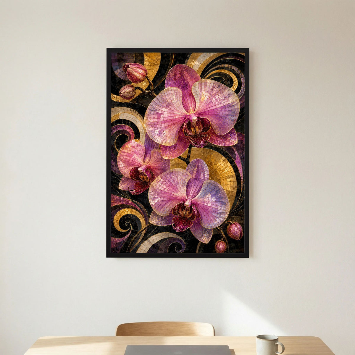Hochformatiges Kunstposter mit schwarzer Umrandung und rosa Orchideen im Goldmosaik.