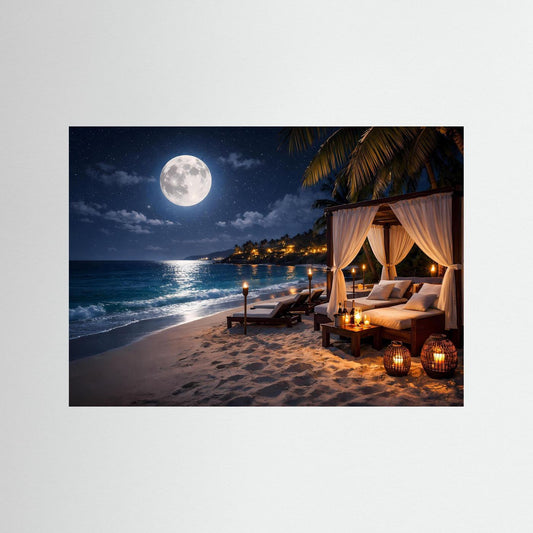 Querformat Poster: Mondnacht am Strand mit Terrasse, Lounges und Laternen im dunklen Rahmen