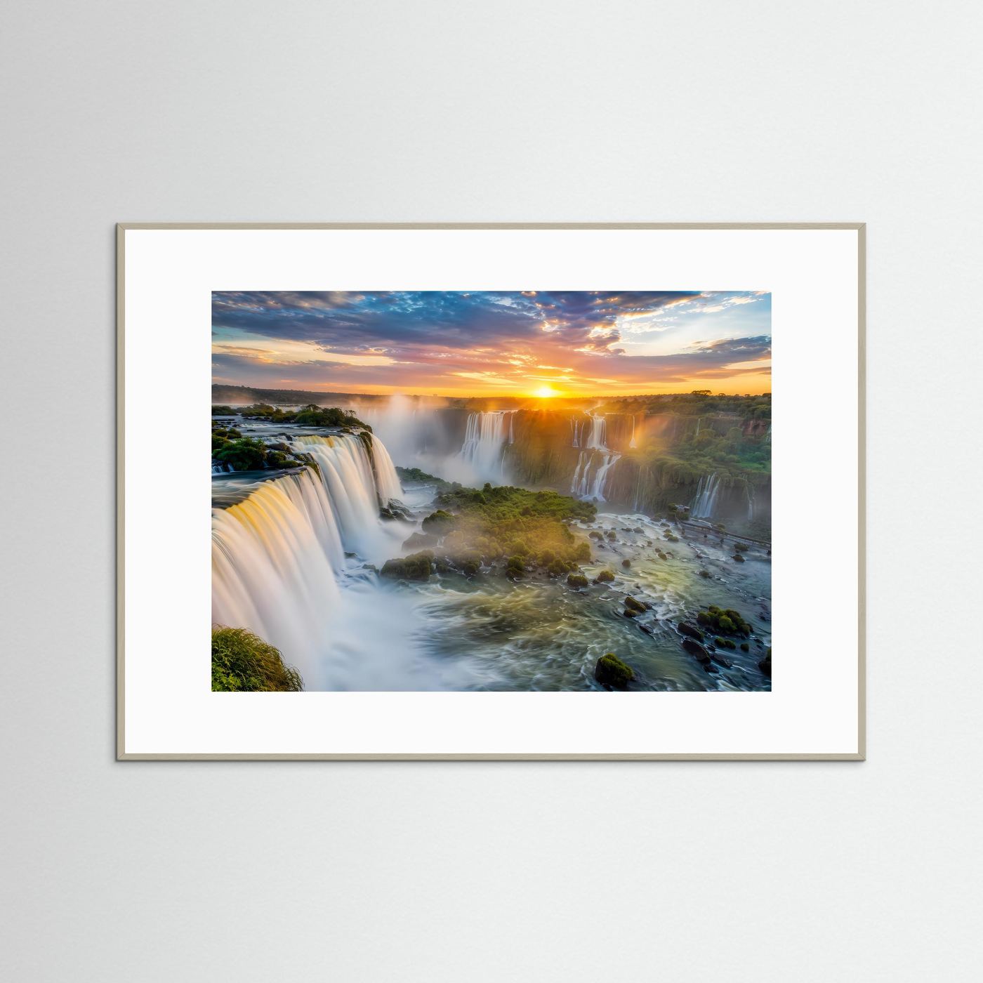 Majestätische Iguazu-Wasserfälle bei Sonnenuntergang | Dschungel & Natur Panorama Poster Querformat