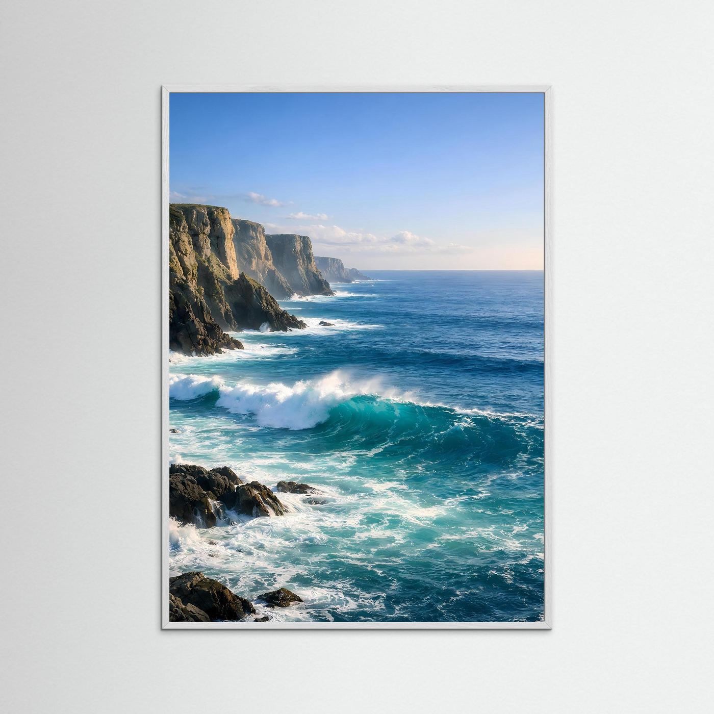 Wandbild mit silbergrauer Holzrahmung: Steilküste und Brandung am Meer