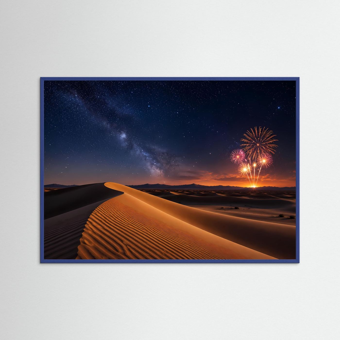 Querformat-Poster mit Sanddünen und Milchstraße, Feuerwerk am Himmel, Holzrahmen