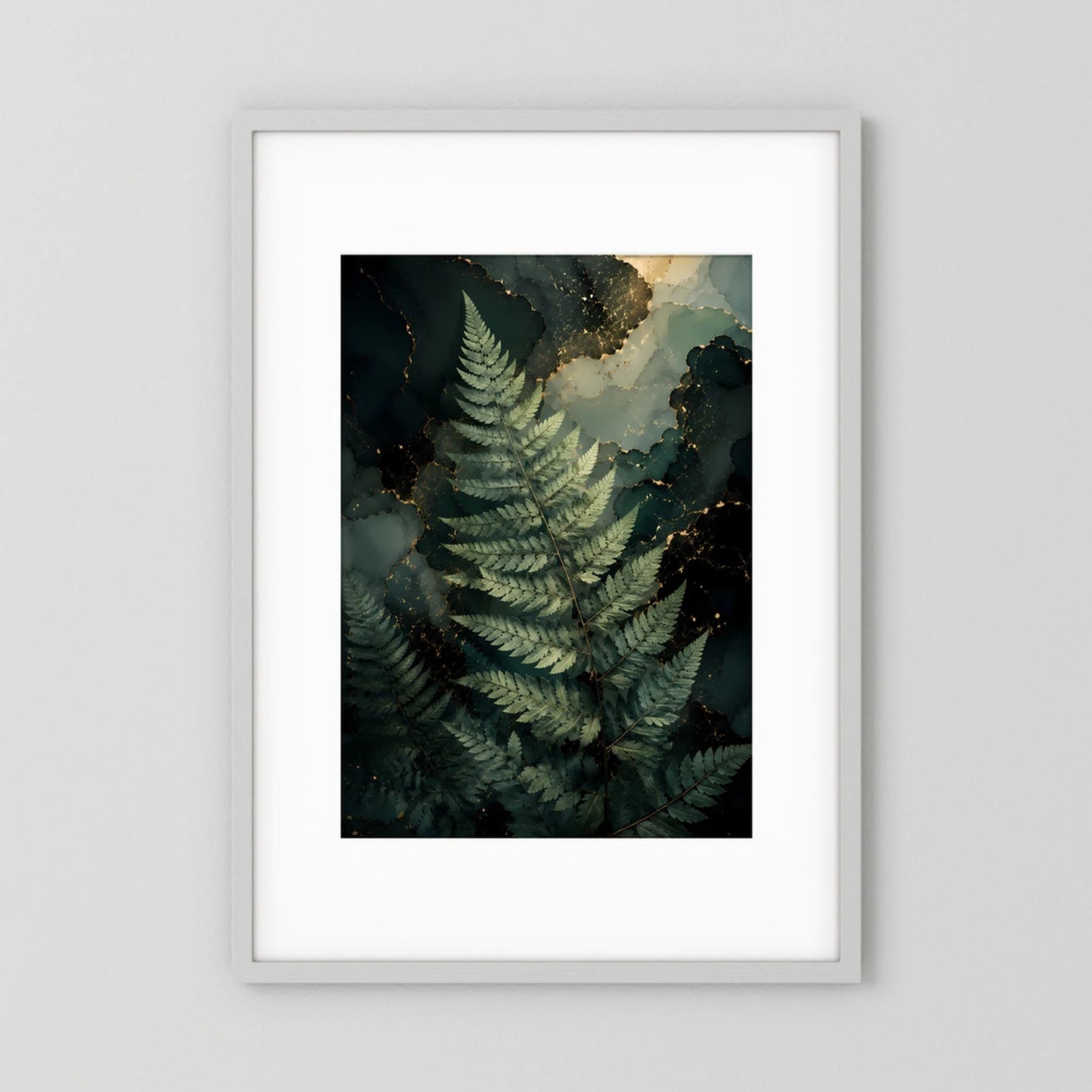 Hochformat-Kunstposter mit dunkelgrünen Farnwedeln und goldfarbenen Akzenten im abstrakten Stil