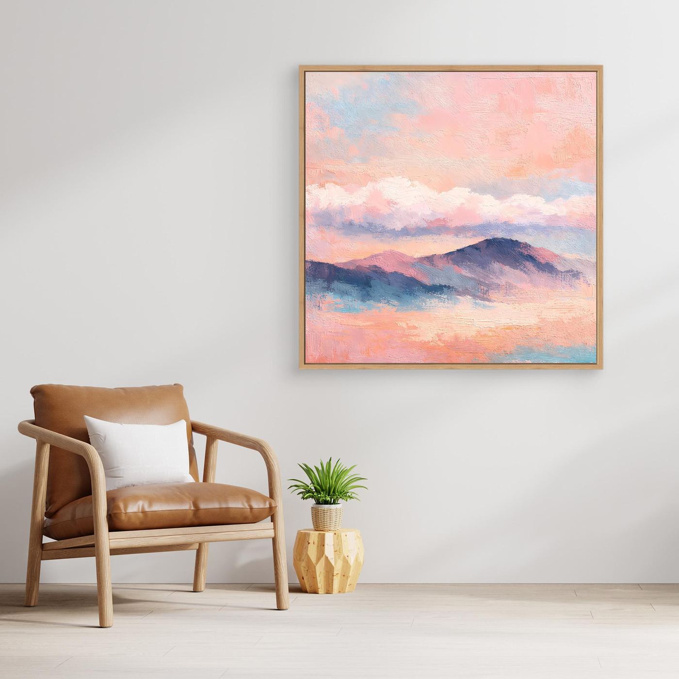 Leinwand-Wandbild mit pastellfarbener Bergkette und wolkigem Himmel, mit goldbraunem Rahmen