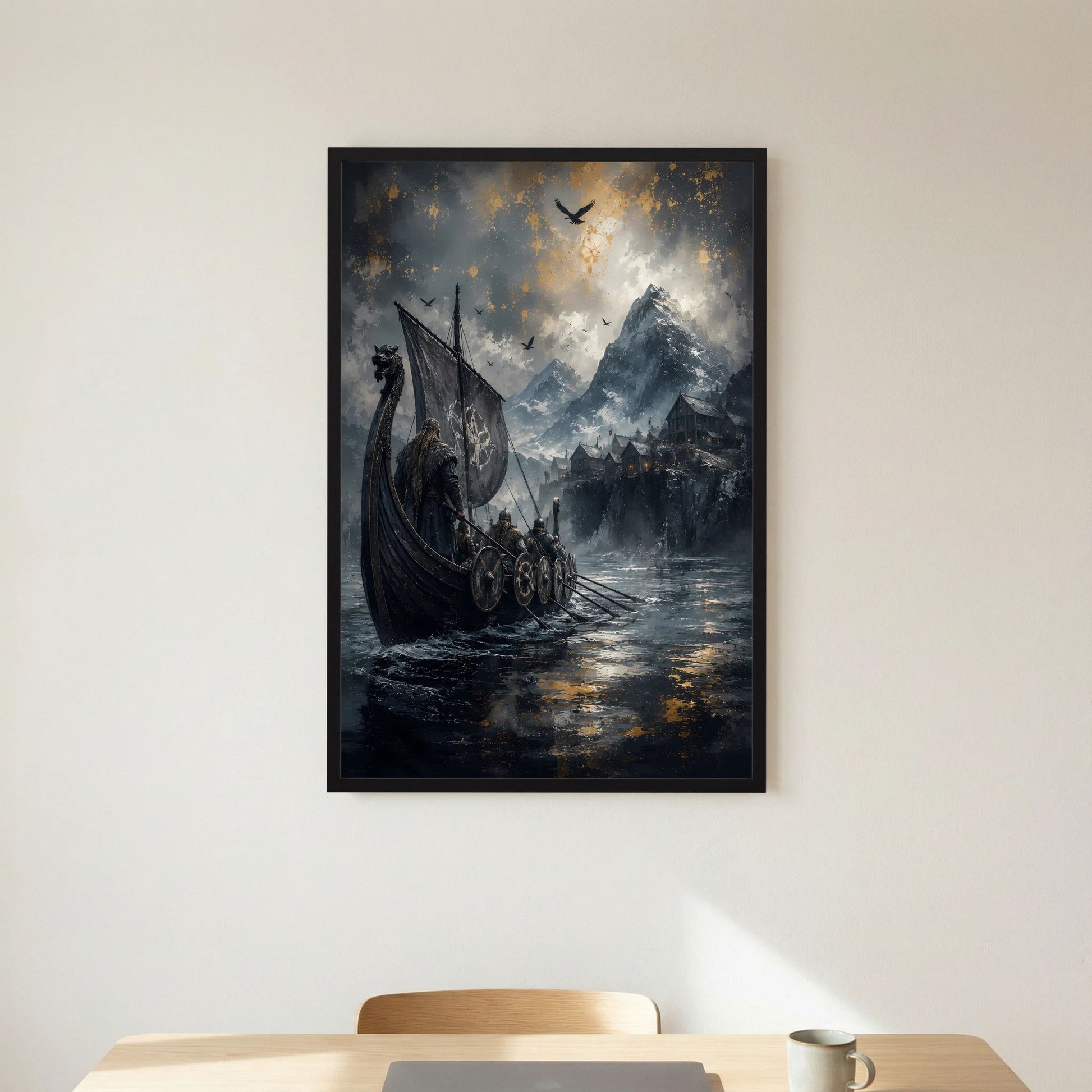 Poster im Hochformat mit schwarzem Rahmen, Langboot mit Segel und Ruderern Richtung Berge