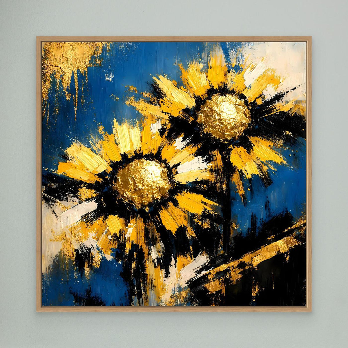 Wandbild mit hellem Eichenholzrahmen und abstrakten Sonnenblumen in Blau, Gelb und Gold