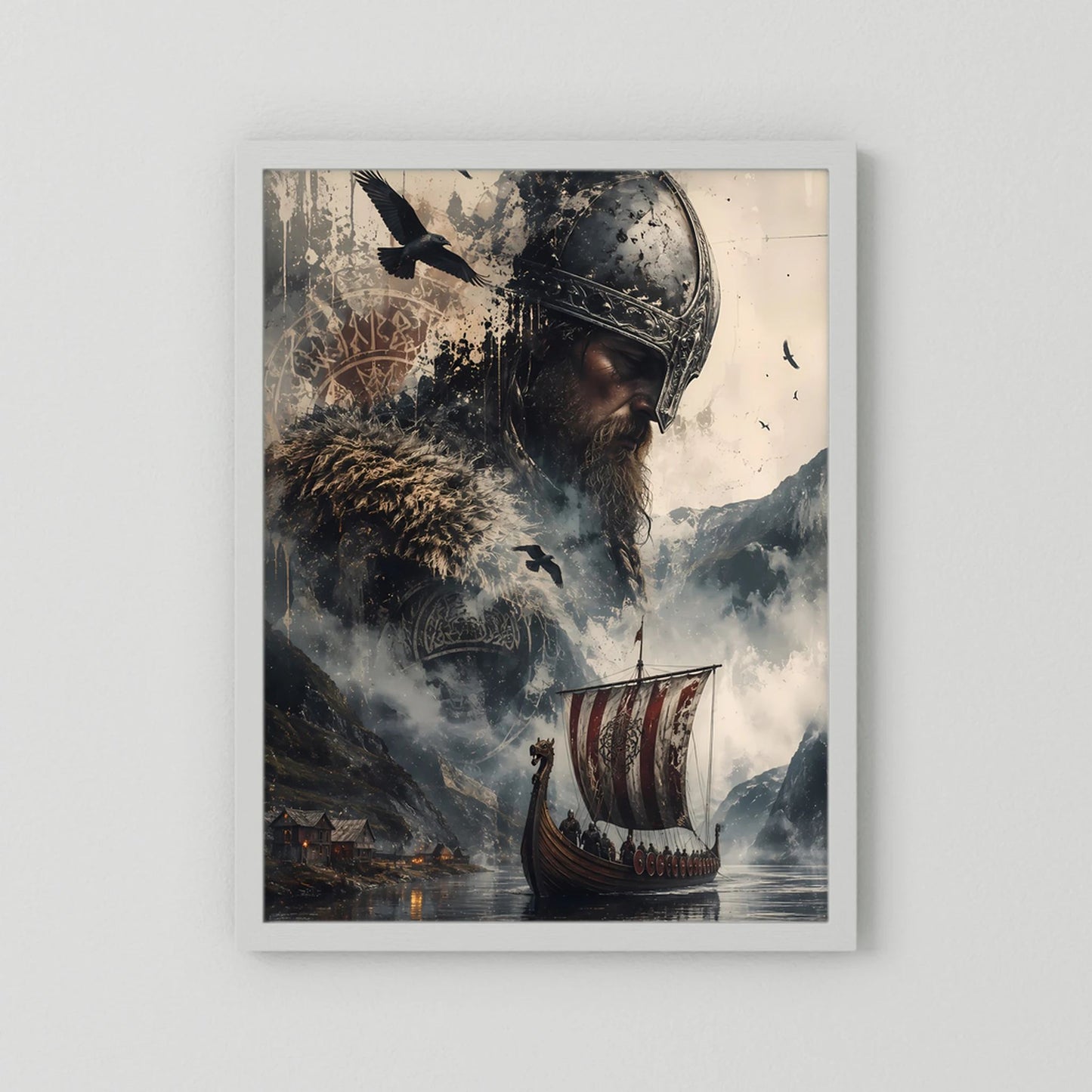 Nordisches Poster mit Wikingerkrieger im Helm und Langschiff auf Fjordwasser, weißer Rahmen