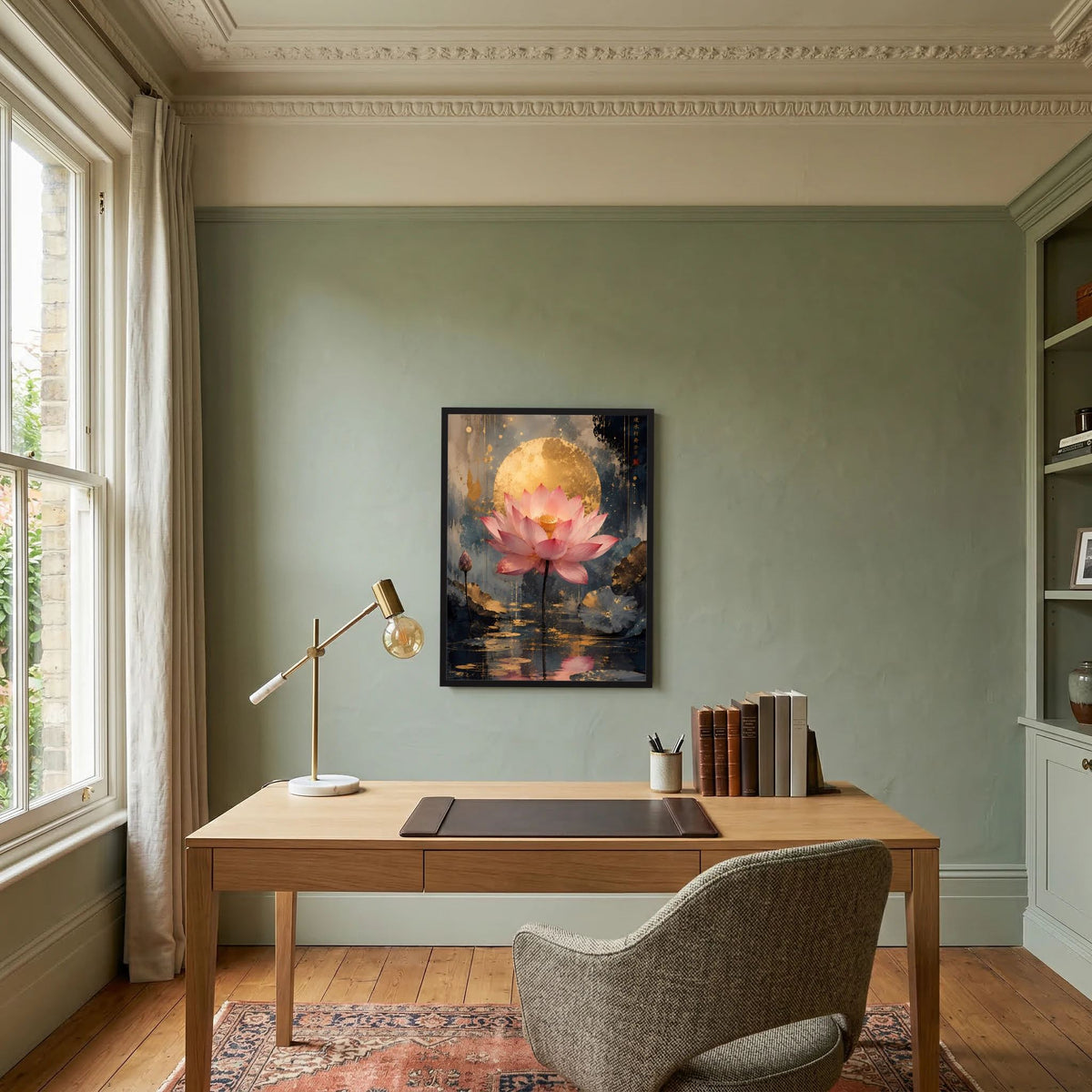 Quadratisches Kunstposter mit rosa Lotusblüte, goldenem Rundmotiv und spiegelndem Wasser