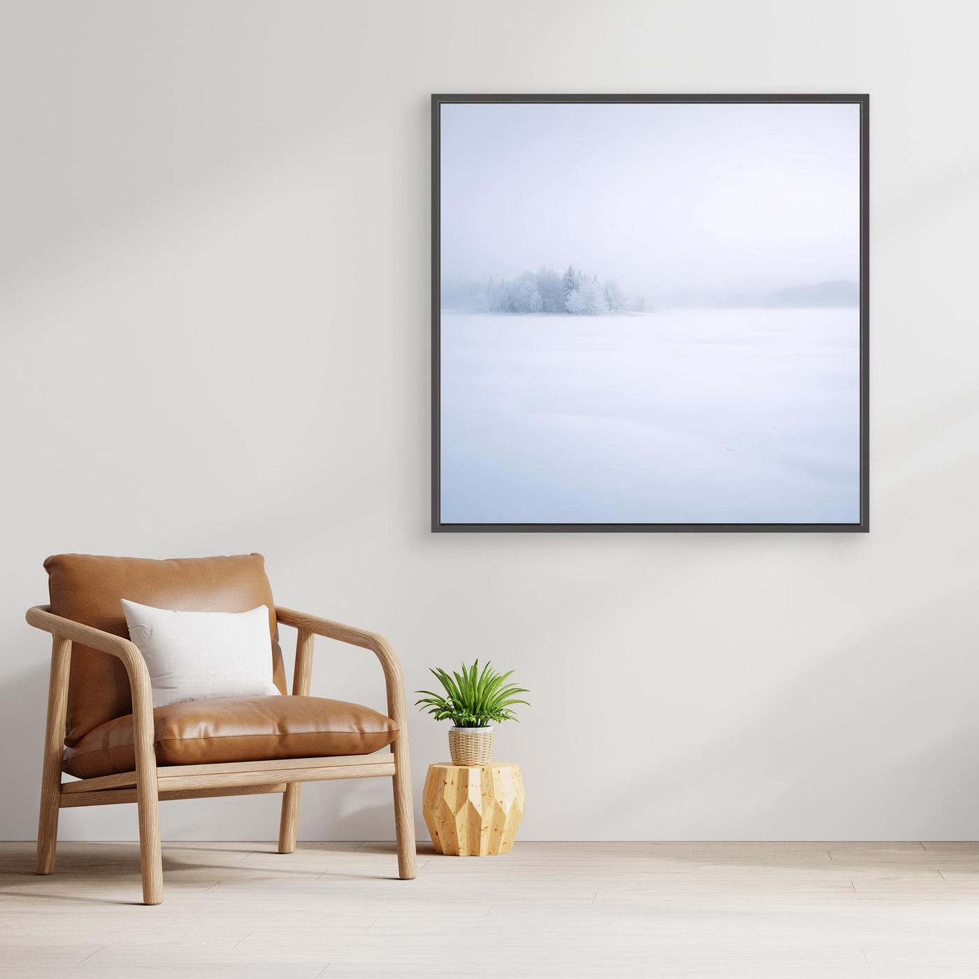 Leinwandbild Wintersee im Nebel mit schwarzem Rahmen, ruhige Schneelandschaft