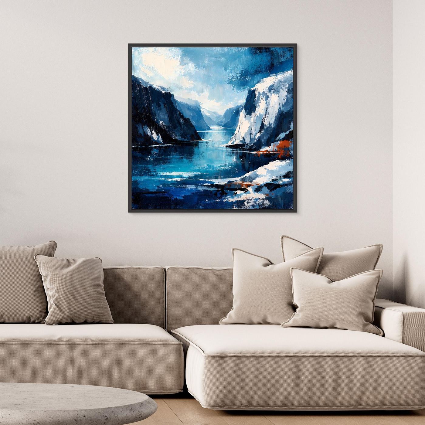 Leinwandbild mit abstrakter Felsküste und Meer in Blau, quadratisch, mit schwarzem Rahmen