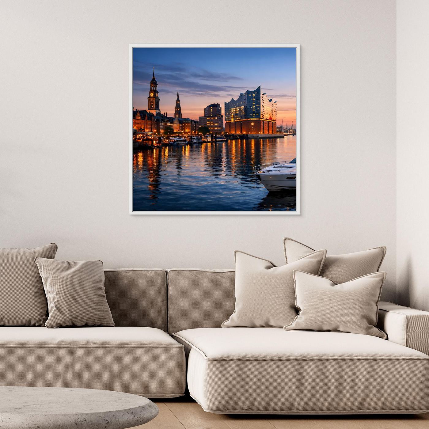 Leinwand-Wandbild mit Hamburger Hafen-Skyline bei Dämmerung, warmes Licht am Ufer
