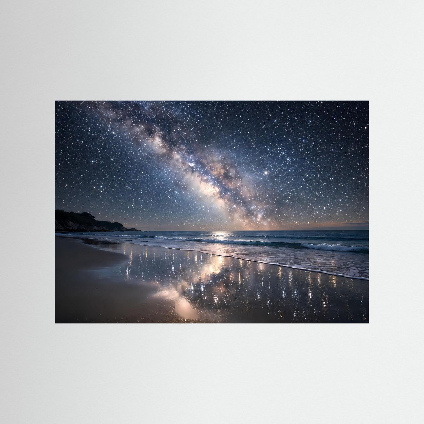 Poster Querformat: Milchstraße über Meeresstrand, spiegelnde Wasseroberfläche, schwarzer Rahmen