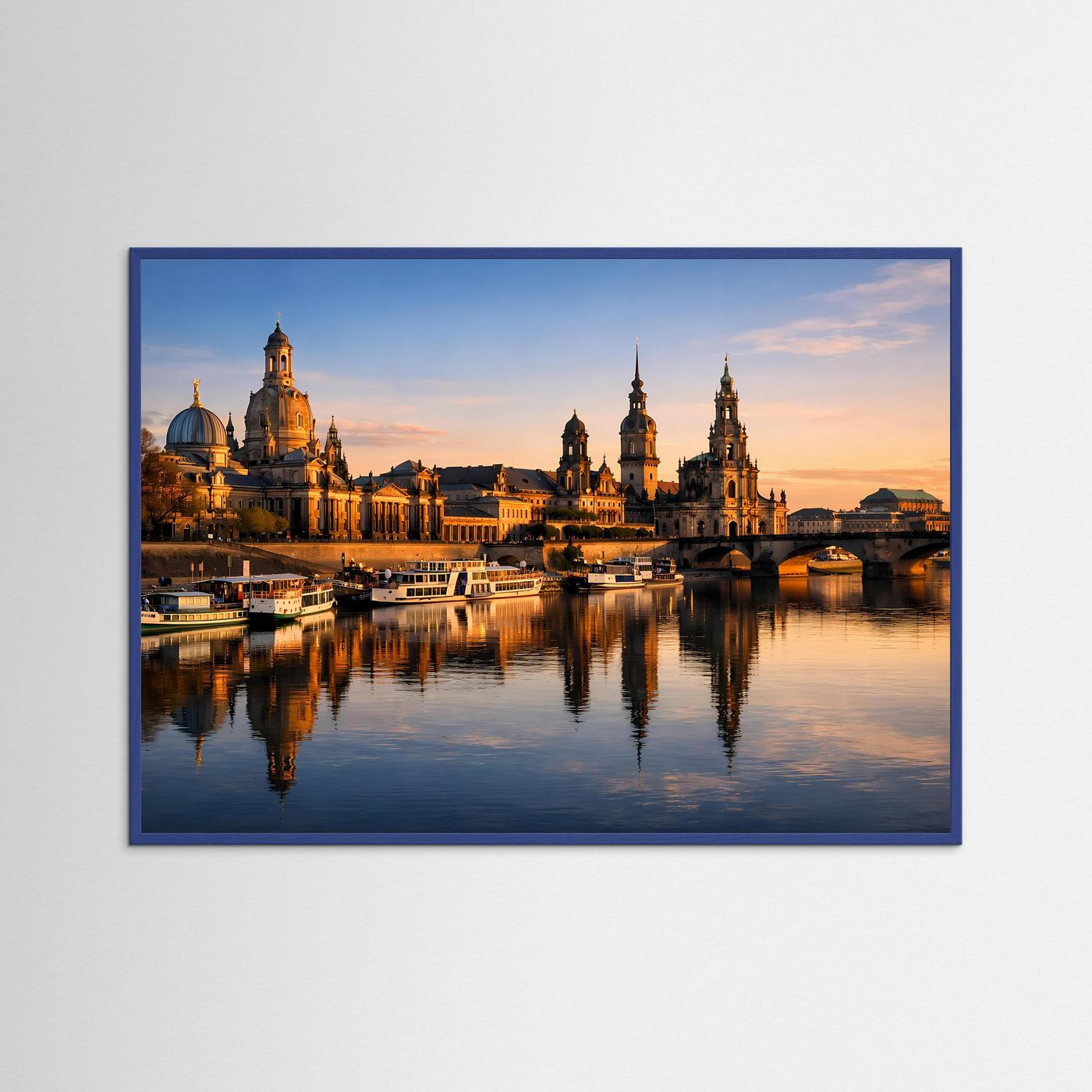 Panorama-Poster Dresdner Altstadt an der Elbe, Sonnenuntergang, blauer Rahmen