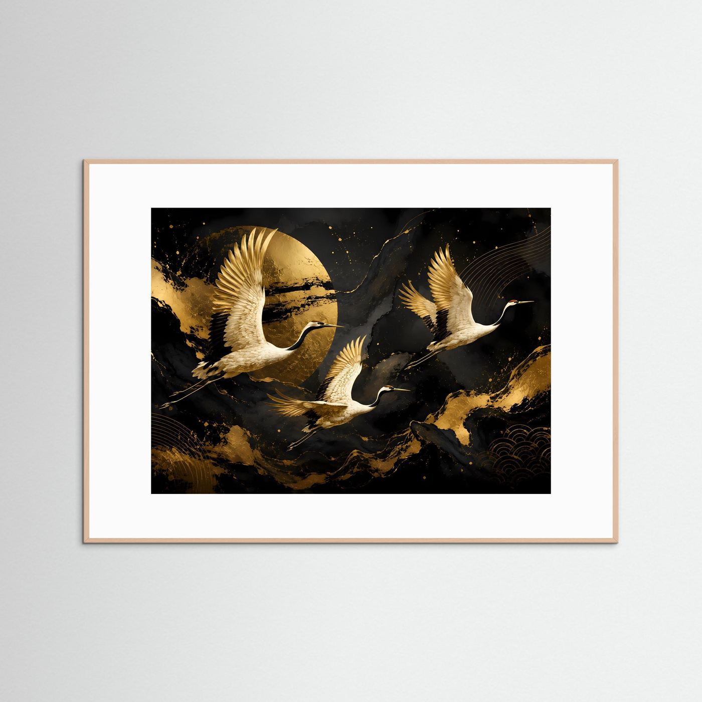 Poster mit goldenen Kranichen im Flug, hellbraun gerahmt, Querformat