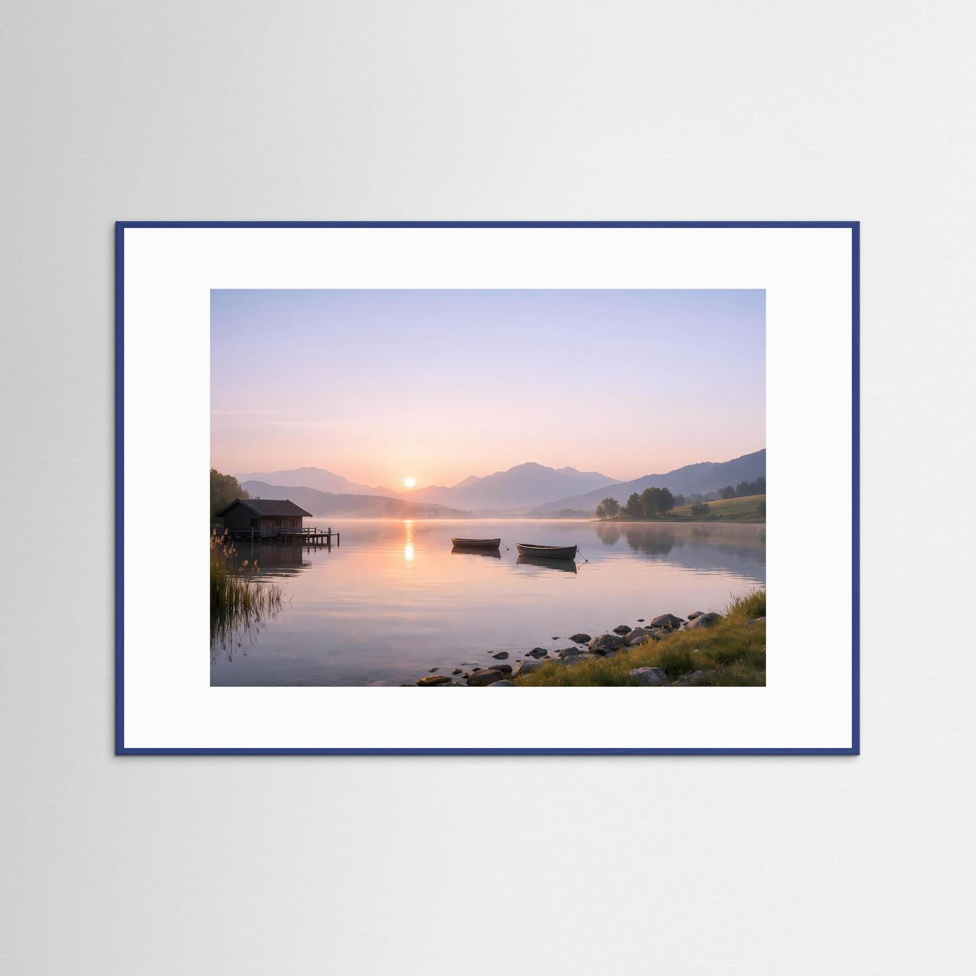 Sanfter Sonnenaufgang am Steg | Boote & See Panorama Poster Querformat