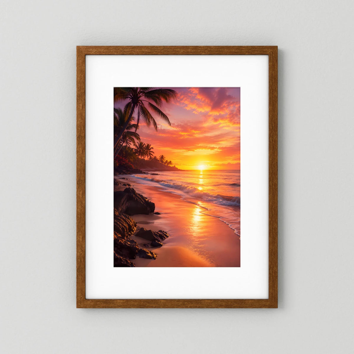 Poster im Hochformat: tropischer Strand bei Sonnenuntergang mit Palmen, brauner Holzrahmen