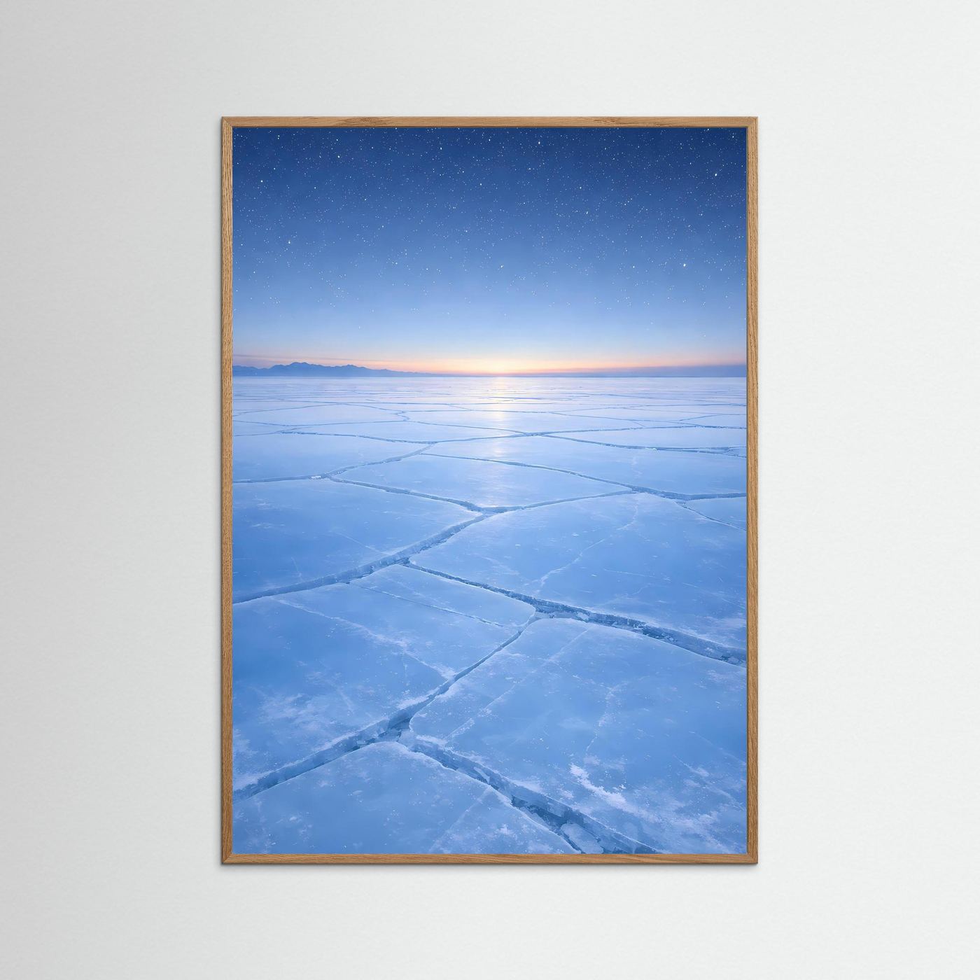 Hochformatiges Poster mit blauem Eis im dunkelbraunen Holzrahmen, Sonnenaufgang.