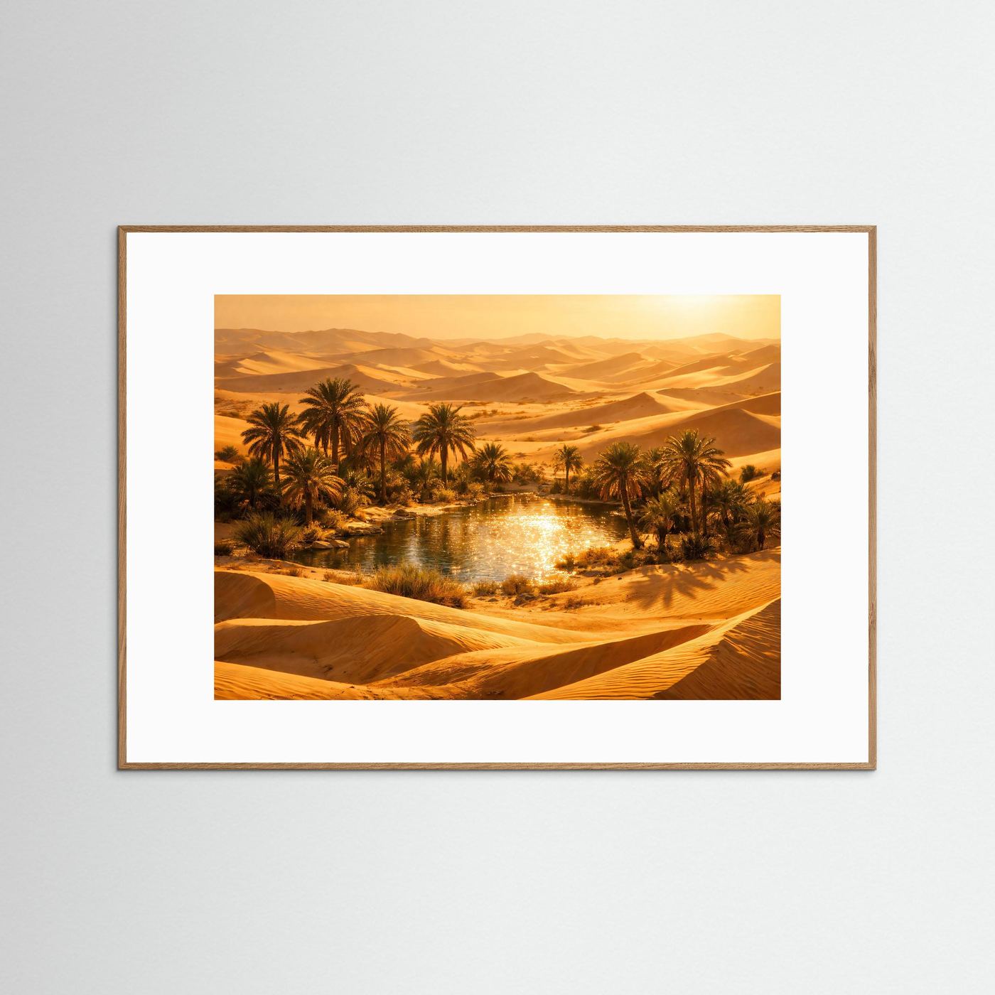 Wüstenpanorama-Poster mit Palmen und Oase im beigen Holzrahmen, Querformat