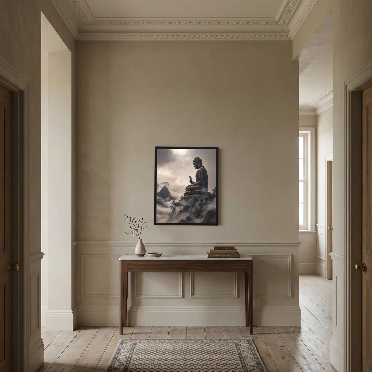 Gerahmtes Wandposter im Hochformat mit sitzendem Buddha, betenden Händen und Bergnebel