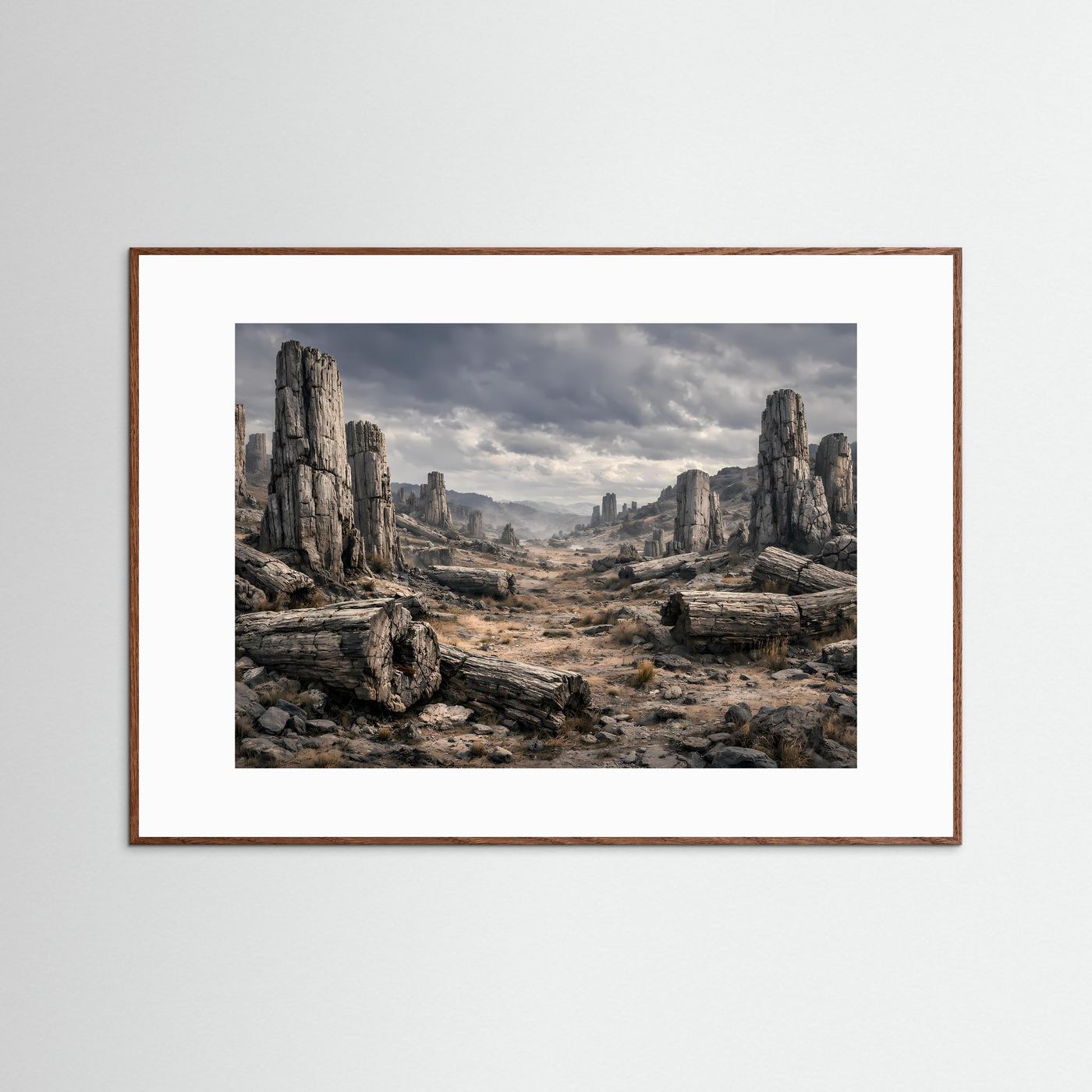 Panorama-Poster mit steinigen Felsformationen im Waldtal, dunkler Eichenrahmen