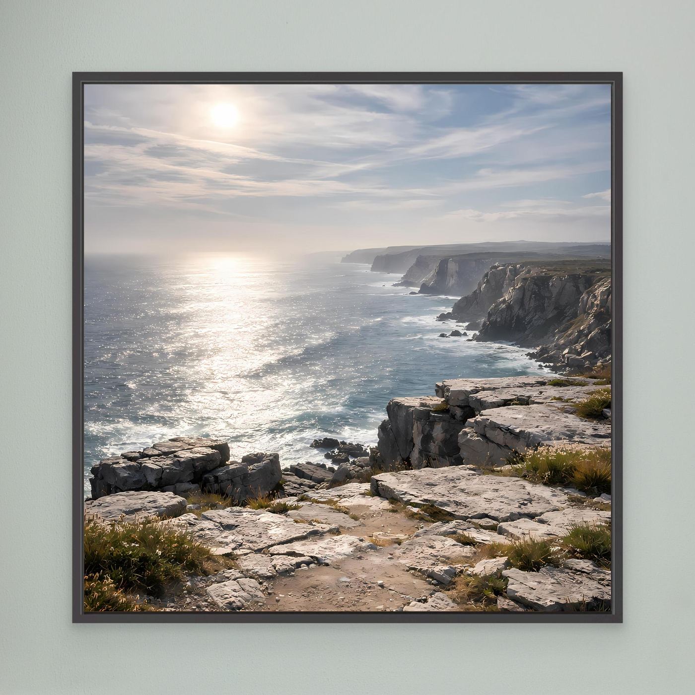 Leinwandbild Steilküste am Meer mit Felsen, Meer und Sonnenaufgang im schwarzen Rahmen