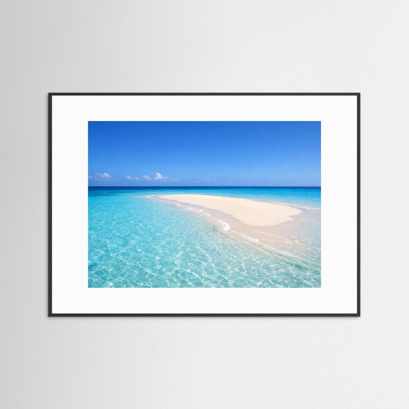 Panorama-Strandposter mit schwarzem Rahmen und weißem Passepartout, türkises Meer