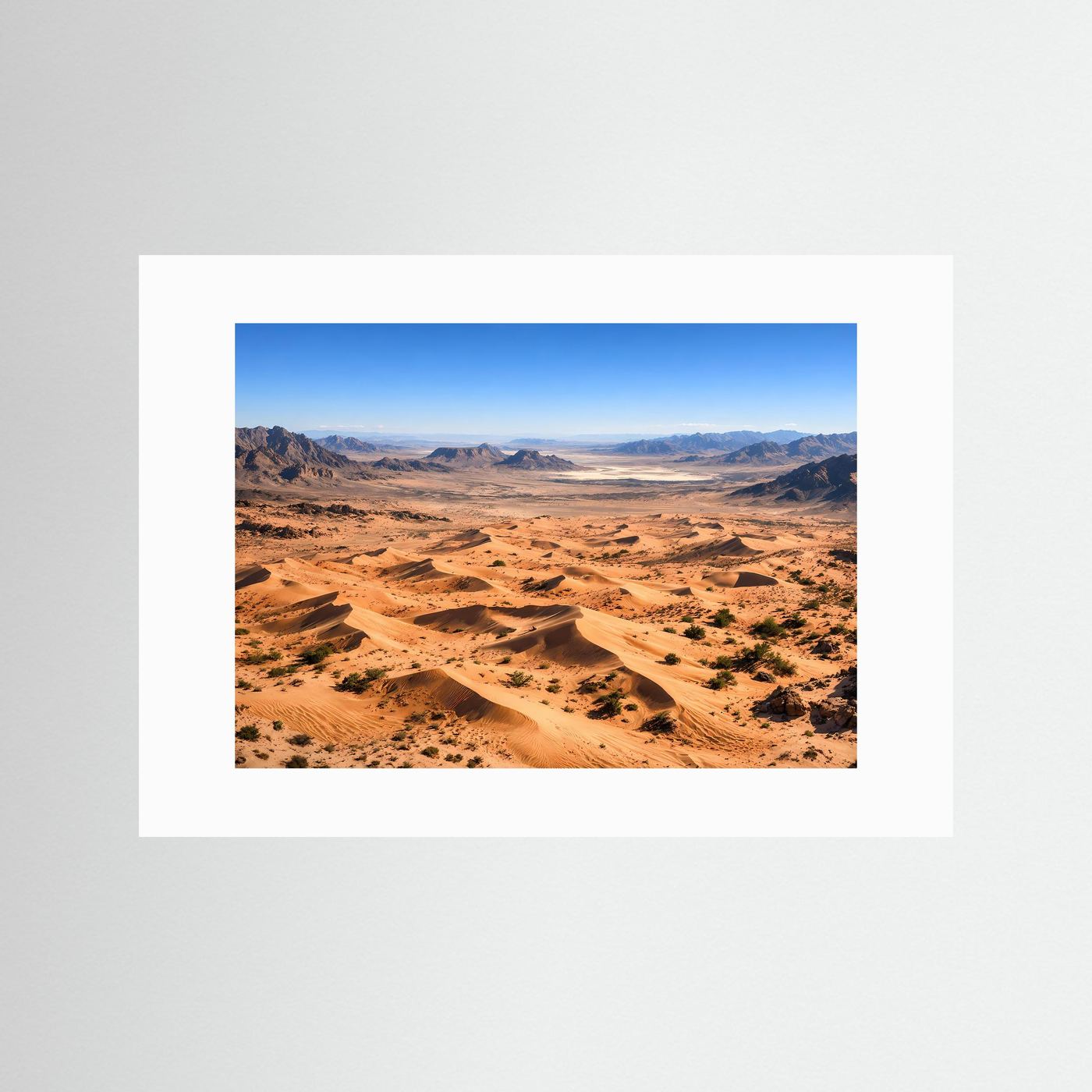 Weite Wüstenlandschaft unter blauem Himmel | Sanddünen & Wüste Panorama Poster Querformat