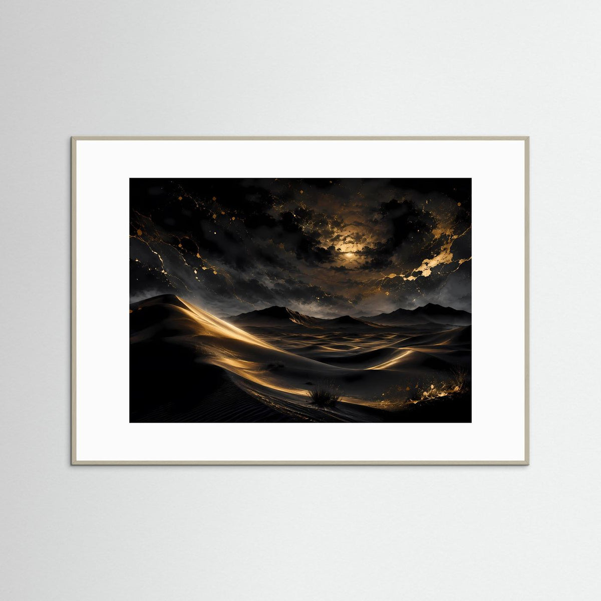 Poster mit goldener Wüstenlandschaft bei Nacht im grauen Rahmen