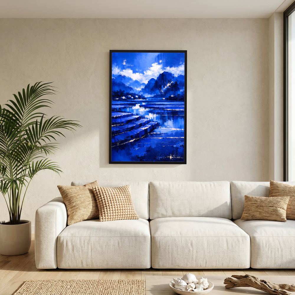 Blaues Landschafts-Poster im Rahmen, Motiv mit See und Flussufer, Hochformat