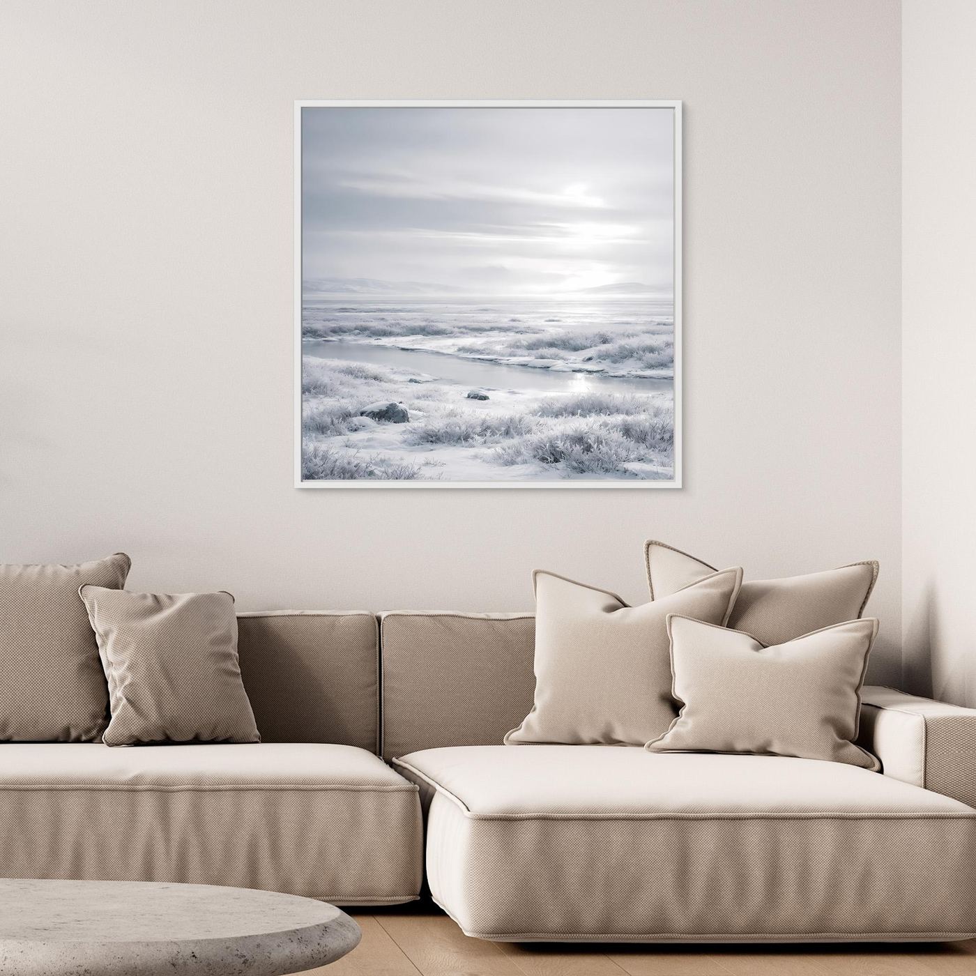 Gëframtes Leinwandbild mit winterlicher Landschaft, silberner Rahmen