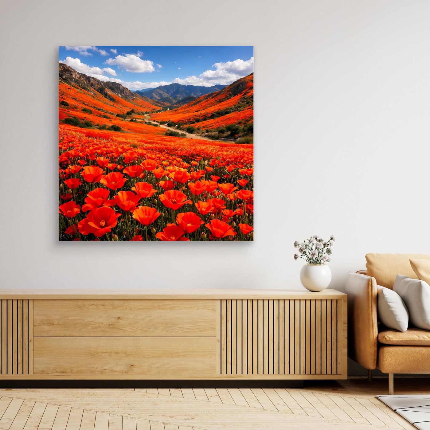 Leinwandbild mit Rahmen: Nahansicht roter Mohnblüten und Berglandschaft im Tal