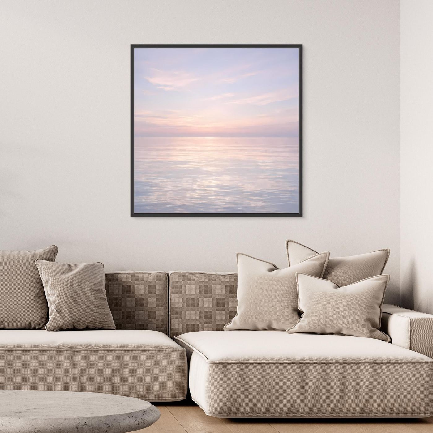 Wandbild mit schwarzem Rahmen: ruhiges Pastellmeer im Sonnenuntergang