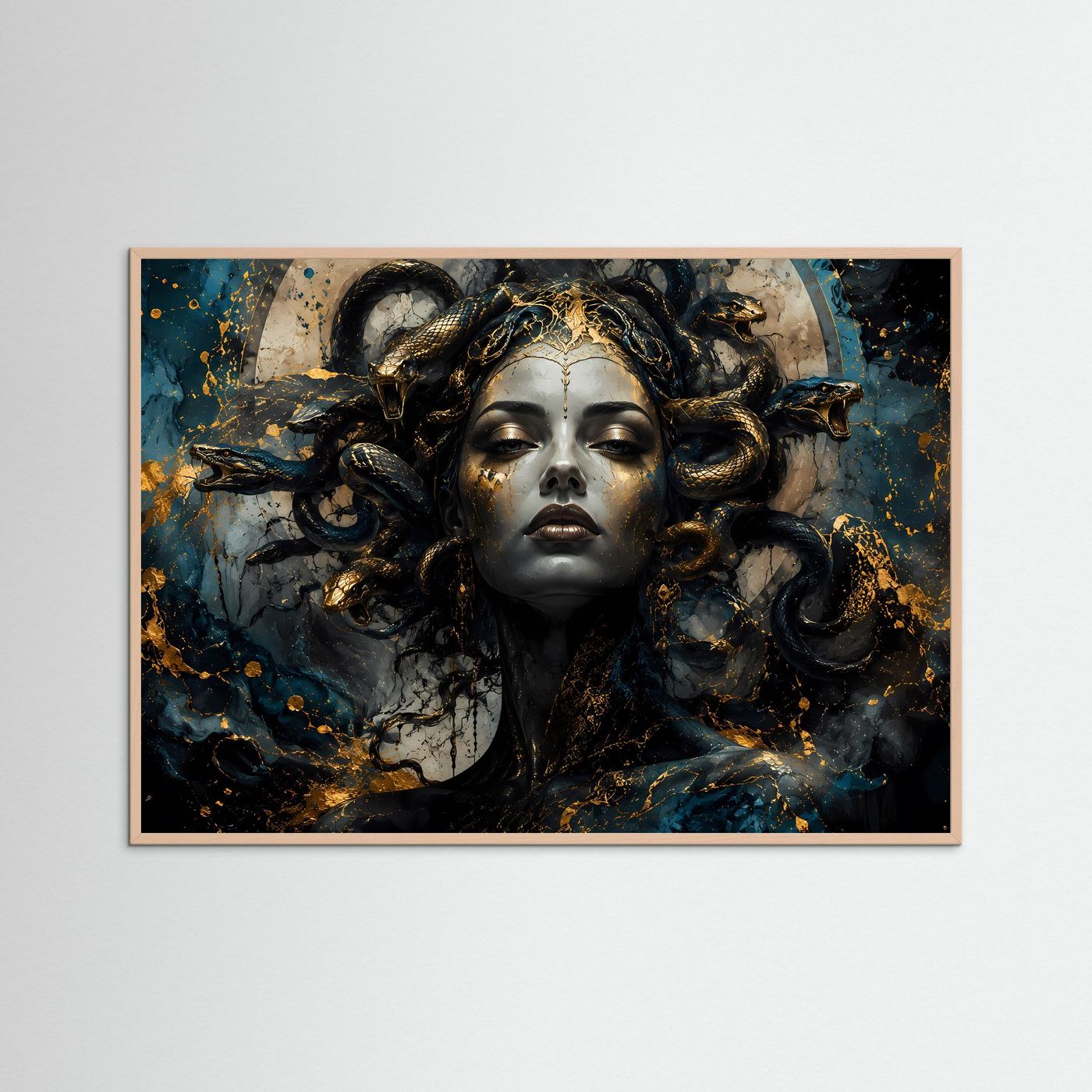 Mystische Medusa in Gold & Tiefblau | Modernes Mythologie Wandbild & Kunst-Poster