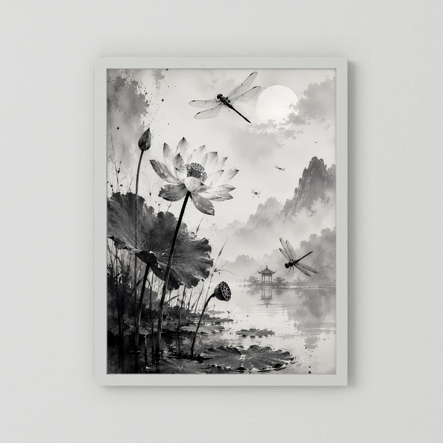 Weiß gerahmtes Hochformat-Poster mit Lotusblüten und Libellen im Schwarzweiß-Tuschestil