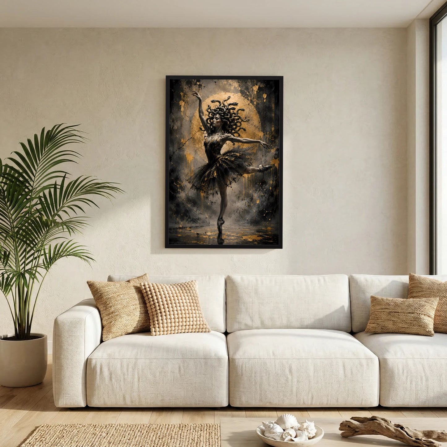 Wandbild im Hochformat: tanzende Ballerina mit Schlangenhaaren, Schwarz-Gold, schwarzer Rahmen