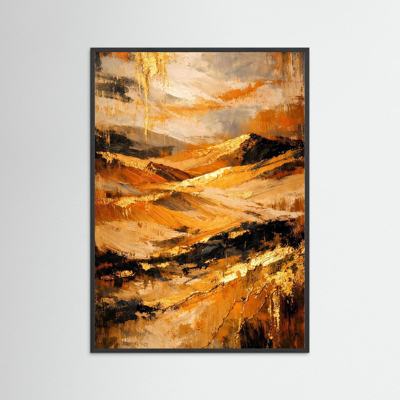 Gerahmtes abstraktes Landschaftsposter mit gold-ockerfarbenen Pinselstrichen im Hochformat.