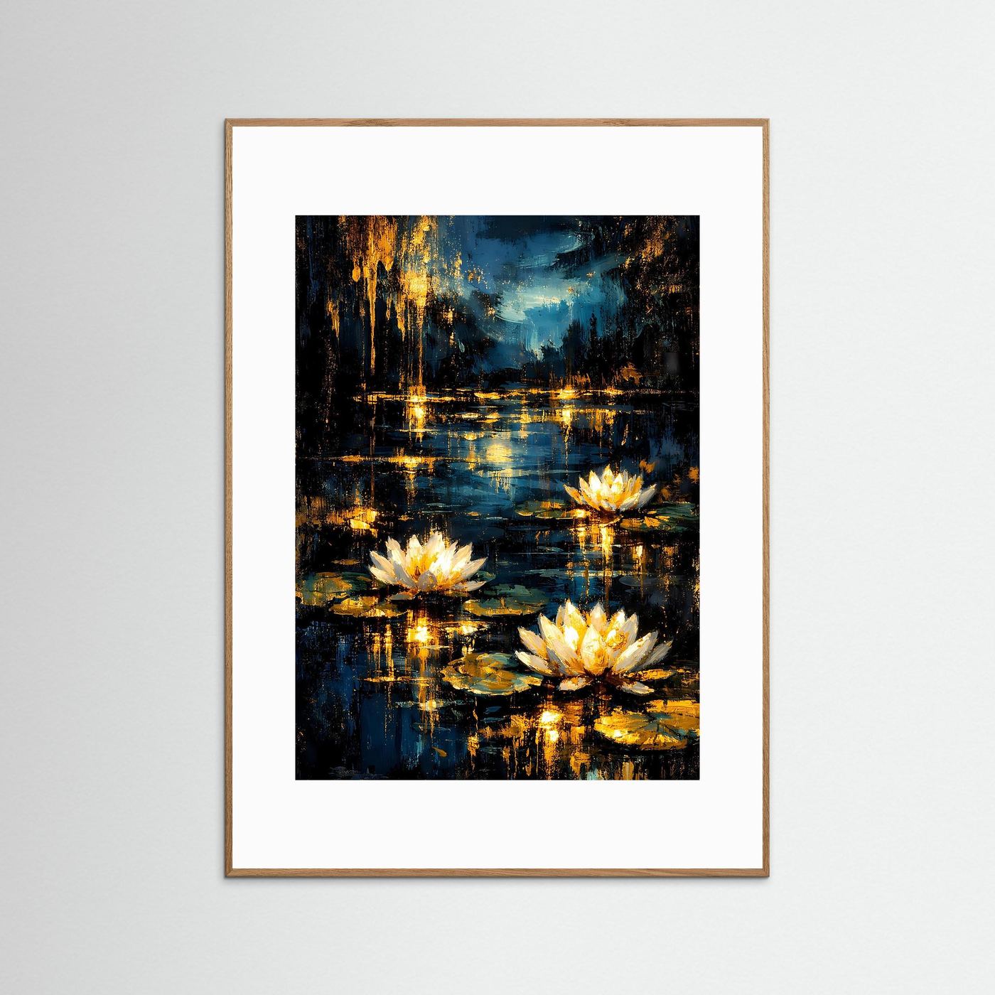 Kunstposter: Seerosen im Teich, abstrakt in Dunkelblau und Gold, brauner Rahmen
