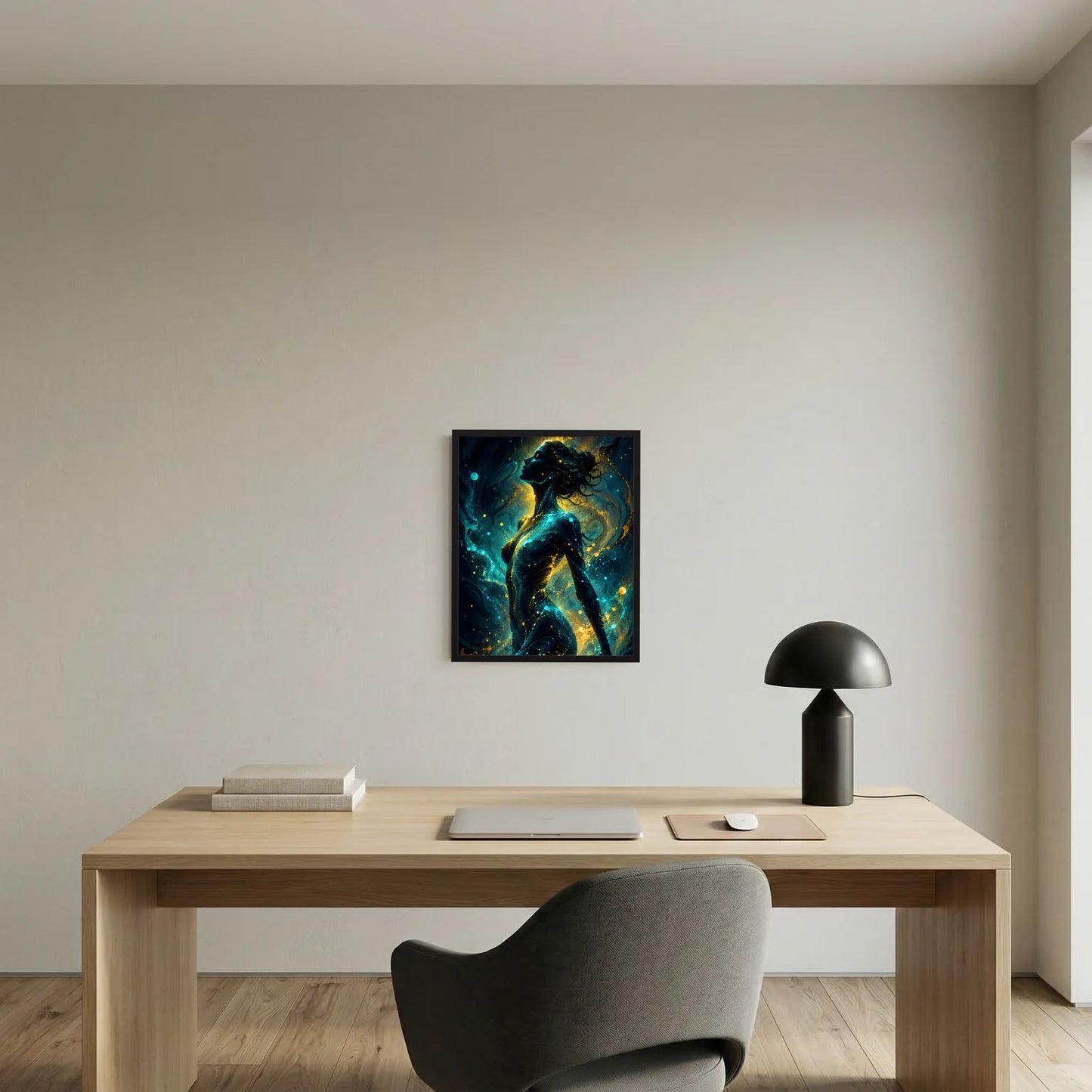 Schwarz gerahmtes Hochformat-Poster mit abstrakter Silhouette einer Frau in Türkis und Gold