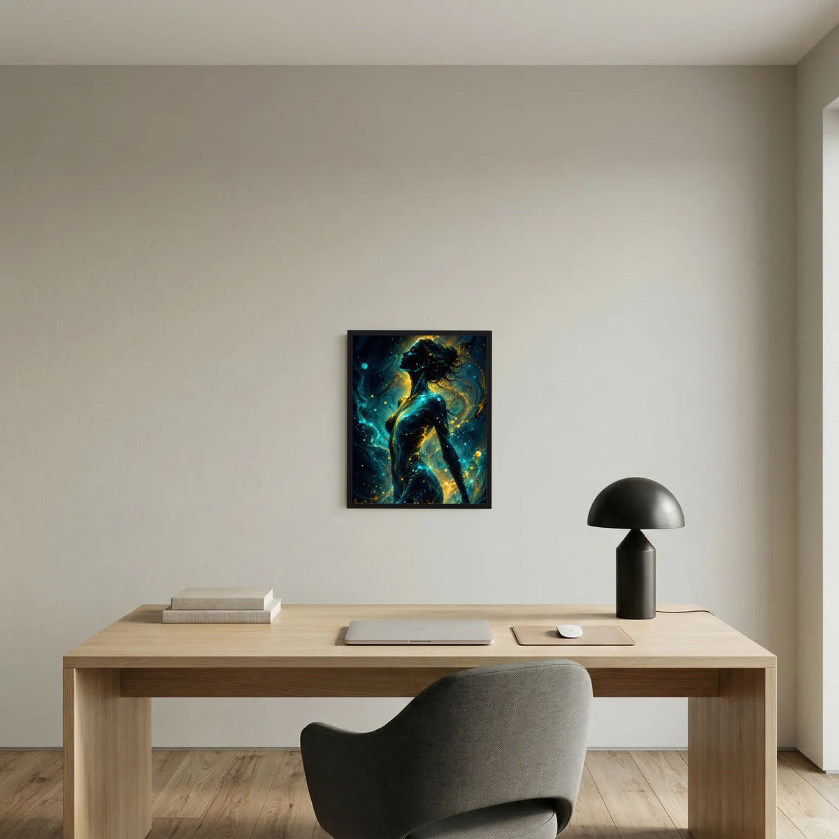 Schwarz gerahmtes Hochformat-Poster mit abstrakter Silhouette einer Frau in Türkis und Gold