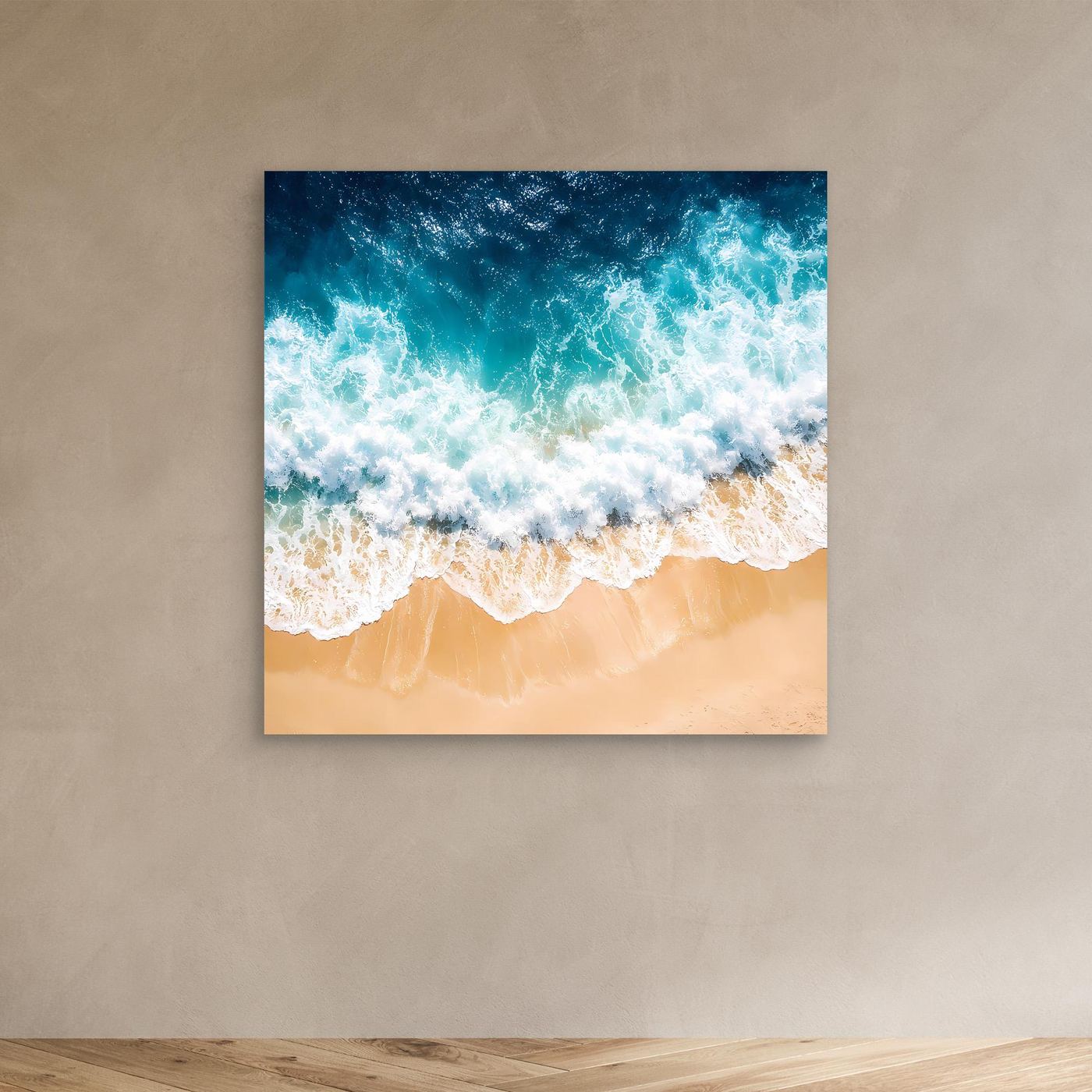 Leinwandbild mit türkisfarbenen Meereswellen und beigem Sandstrand, ohne sichtbaren Rahmen
