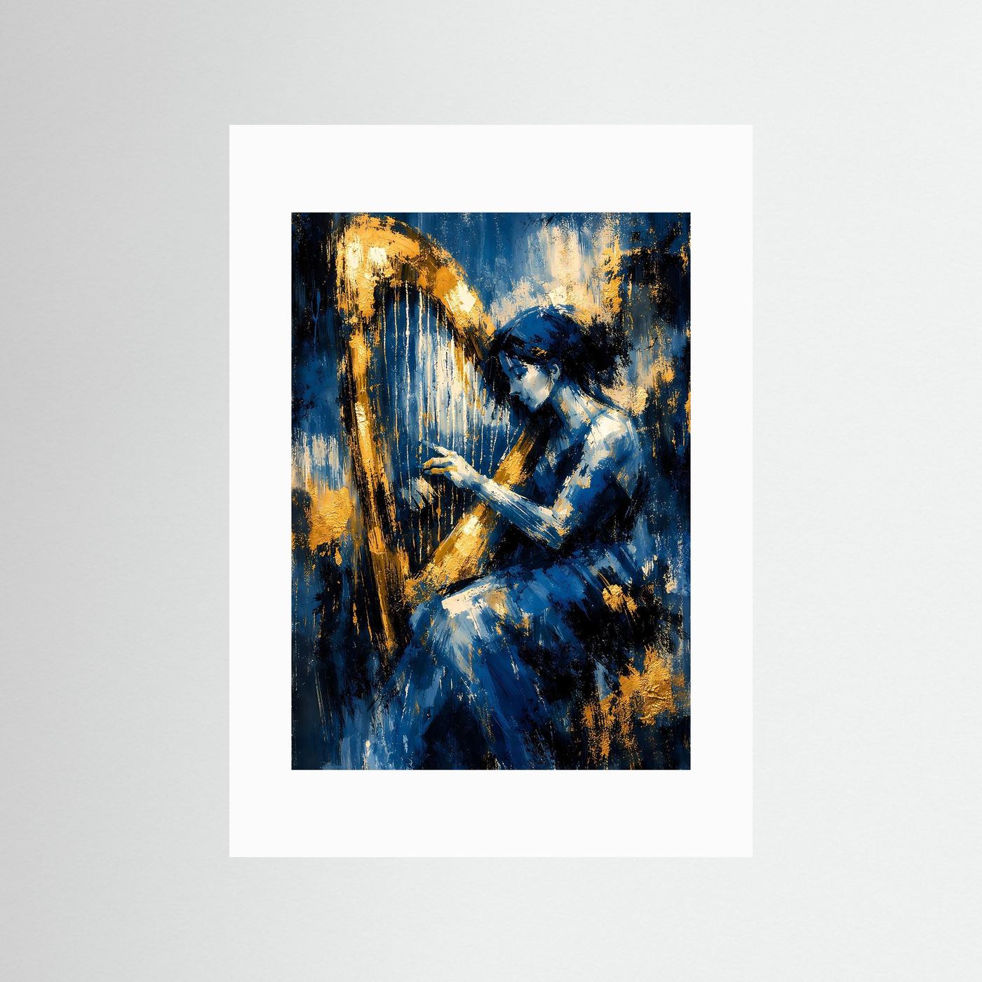 Abstraktes Harfenspieler-Kunstposter in Nachtblau, Weiß und Gold, mit weißem Passepartout