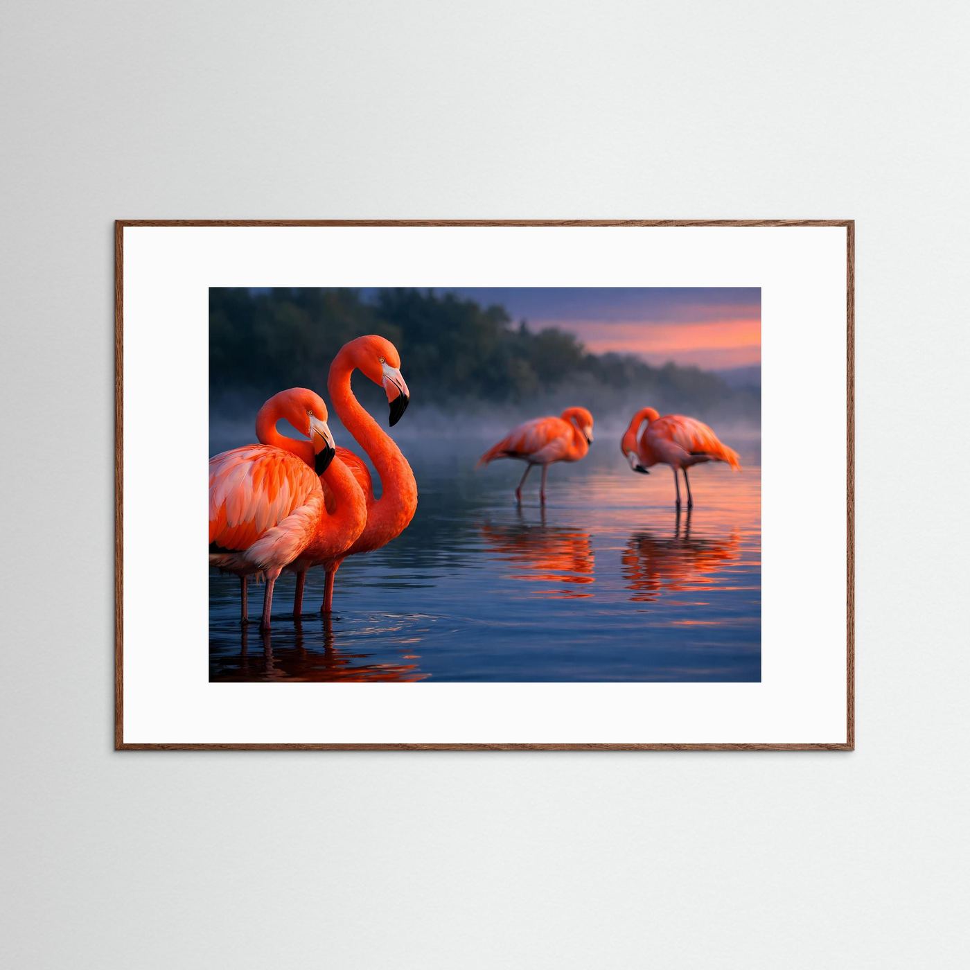 Flamingo-Schwarm im Abendrot als Panorama-Poster, brauner Holzrahmen, Querformat