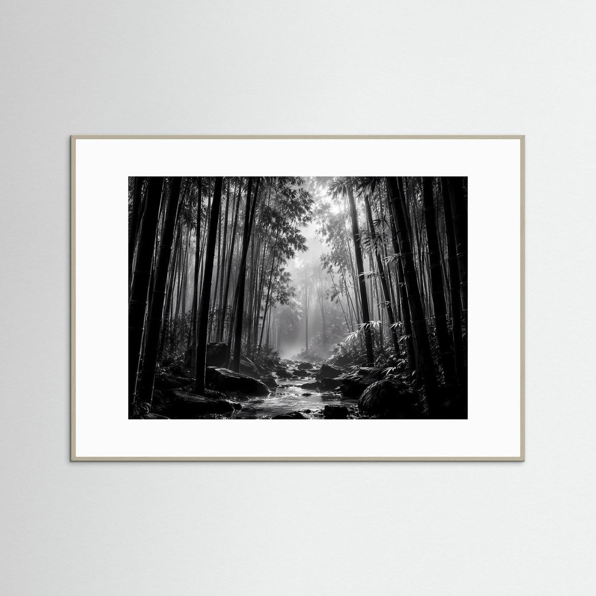 Wandbild mit Schwarzweiß-Bambuswald und Bach, hellbraun gerahmt, horizontal