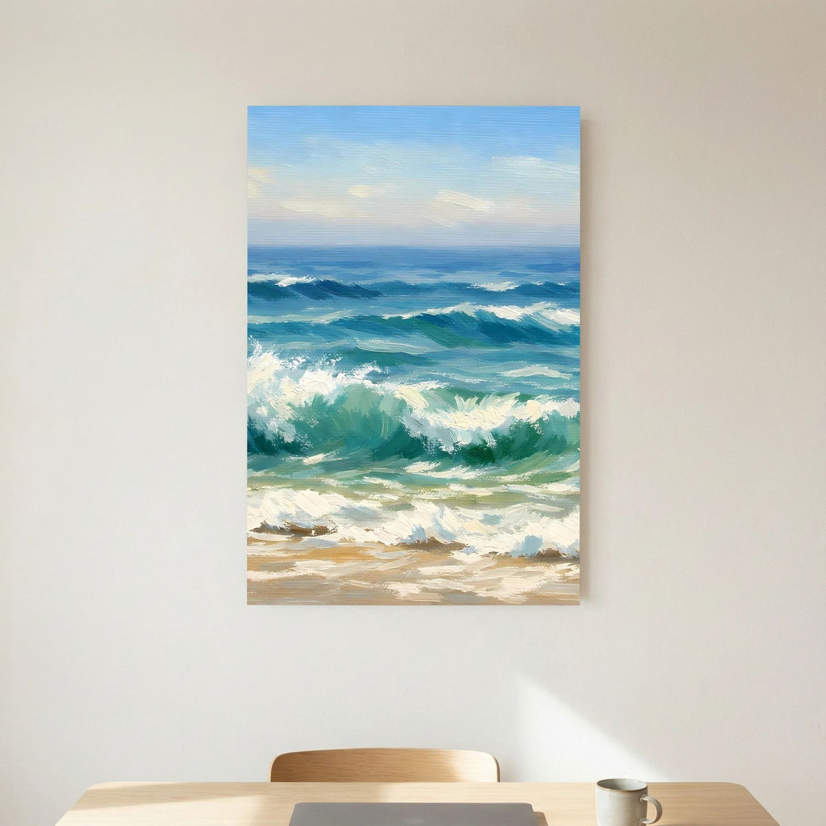 Wandbild im Hochformat mit Ozeanwellen in Blau und Grün sowie beigem Sand am Ufer