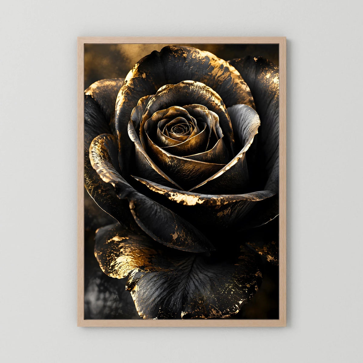 Poster mit schwarzer Rose und goldenen Akzenten im hellen Holzrahmen