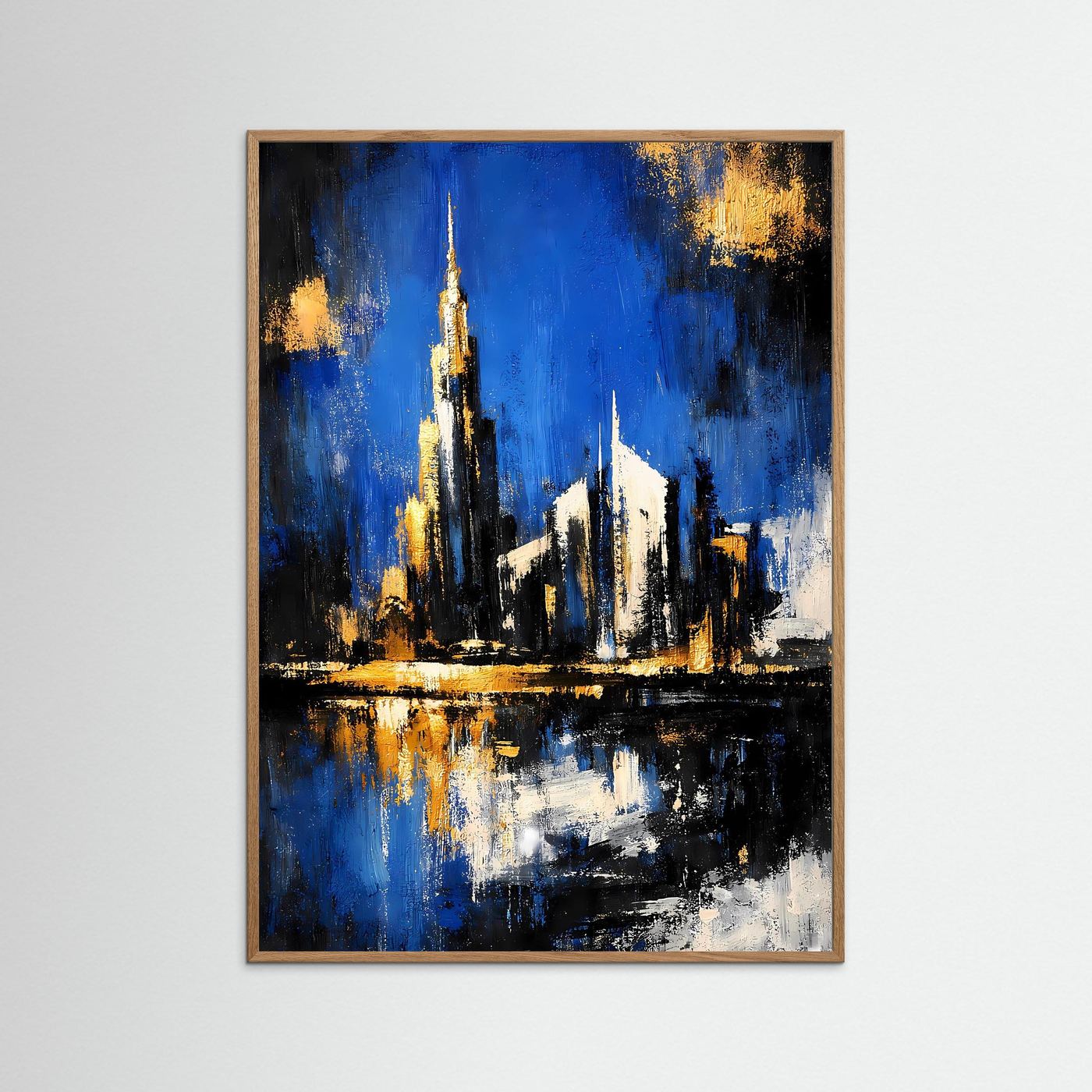 Abstraktes Skyline-Kunstposter mit Naturholzrahmen, königsblau, Goldakzenten und Schwarz, hochkant